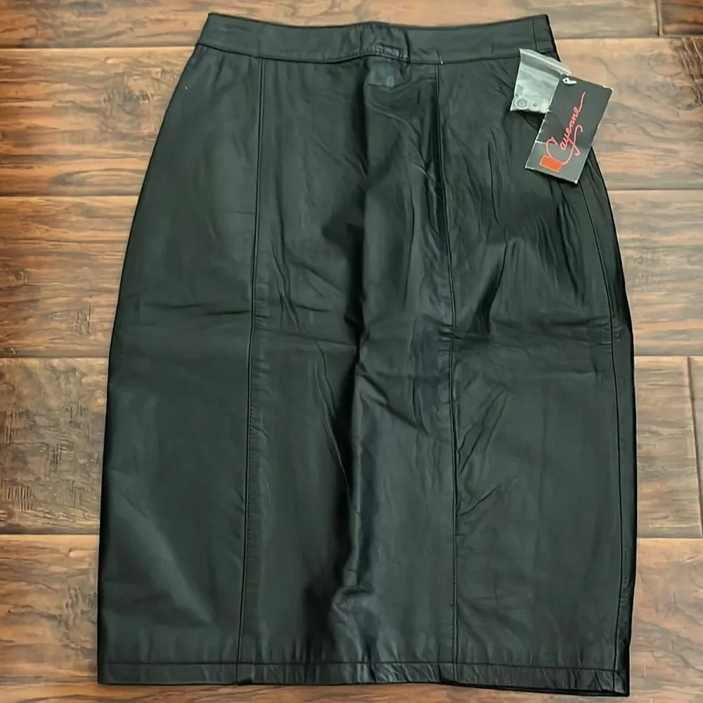 Vintage Cayenne Black Leather Skirt Feminine Zipper Closure Slit Brand New